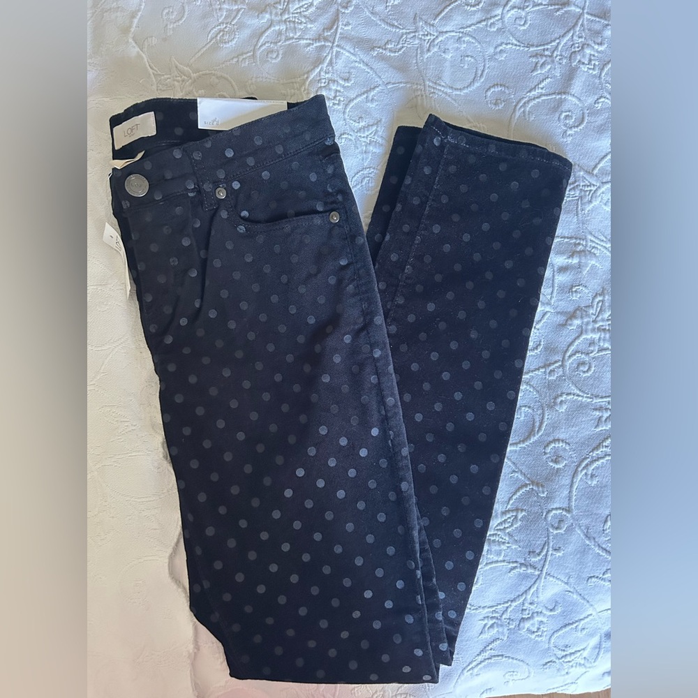 LOFT Outlet Black Polka Dot “Modern Skinny” Jeans
Size: 0
NWT